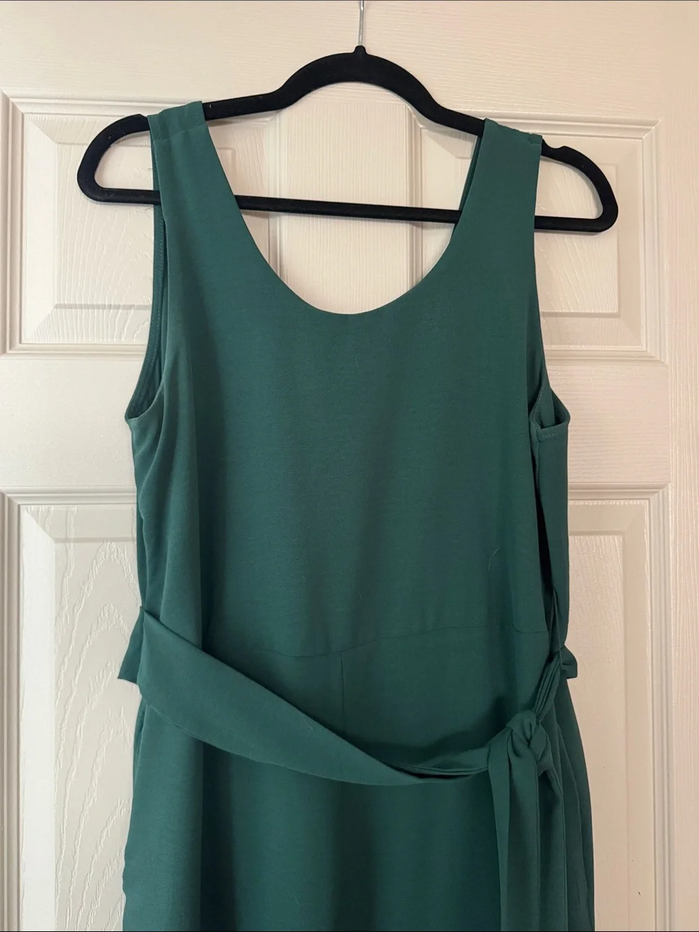 Sleeveless Emerald Green Tie-Waist Midi jumpsuit with pockets